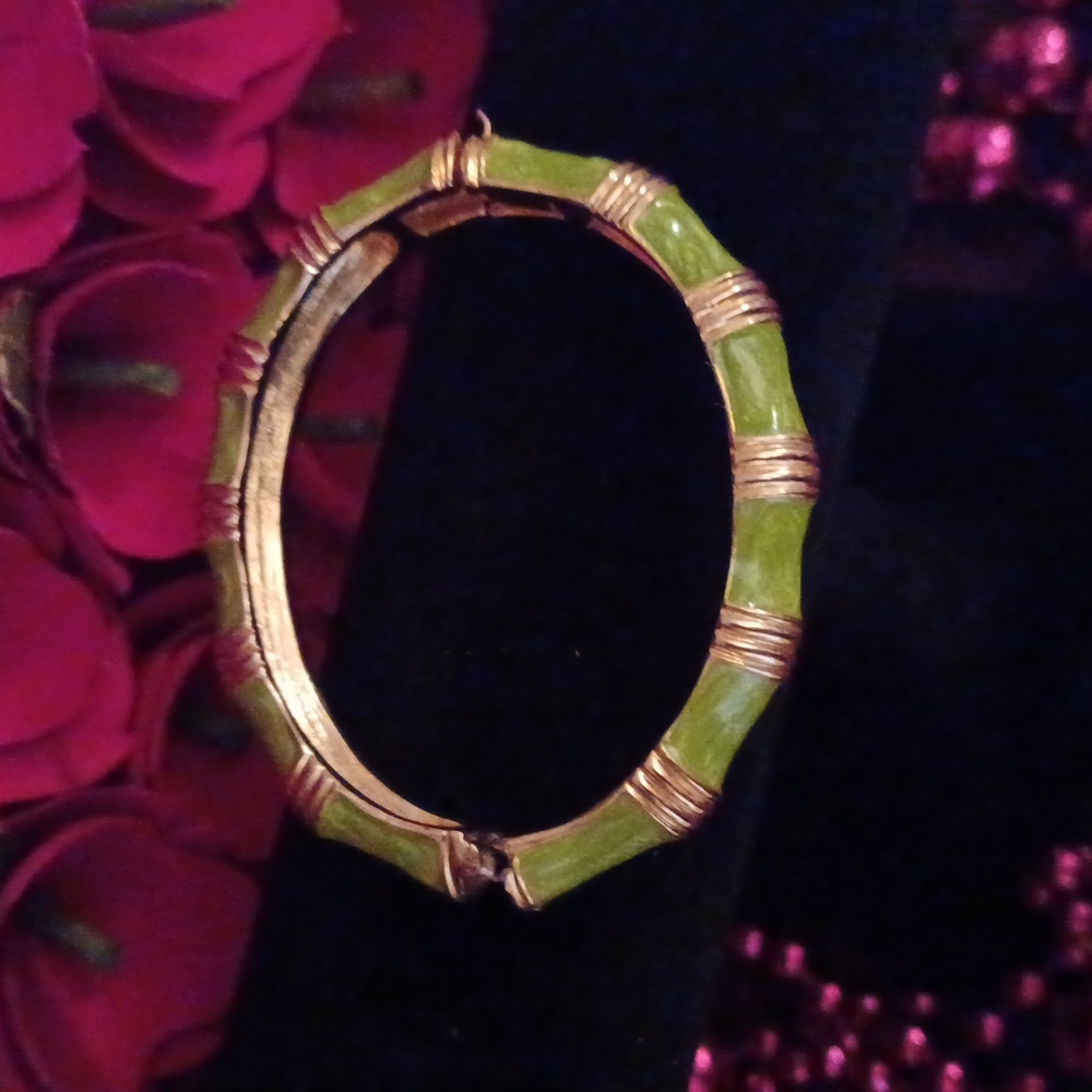 VINTAGE KJL Kenneth Jay Lane Green Lime, Chartreuse Enamel gold Vintage bracelet